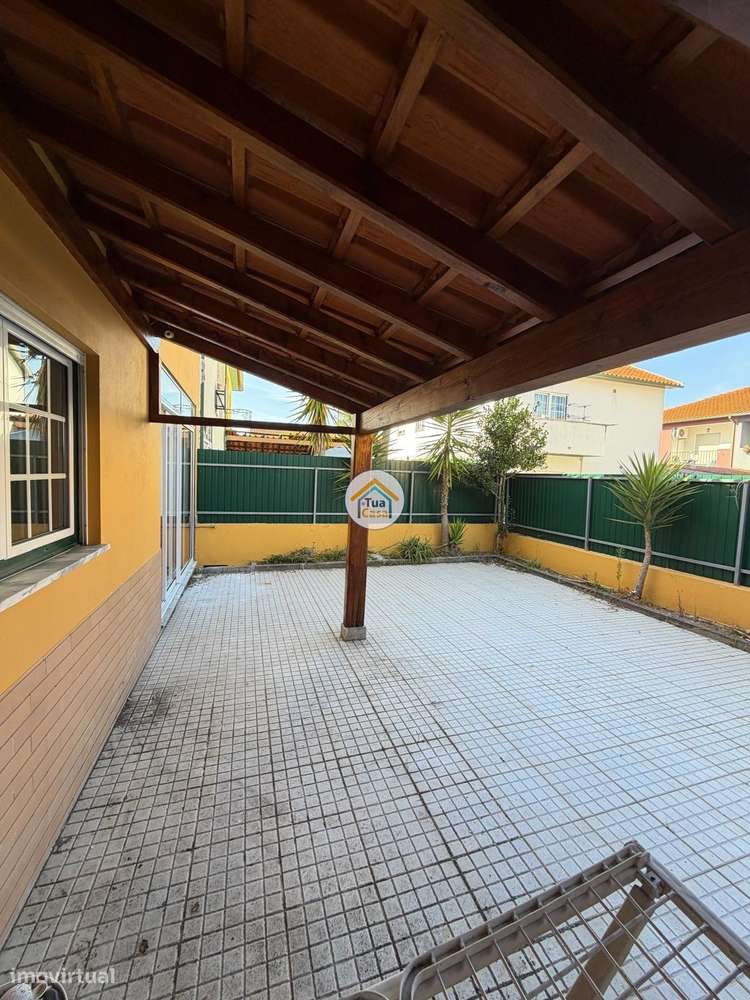 Moradia T4 no centro de Cantanhede com dois pisos e terraço.-40
