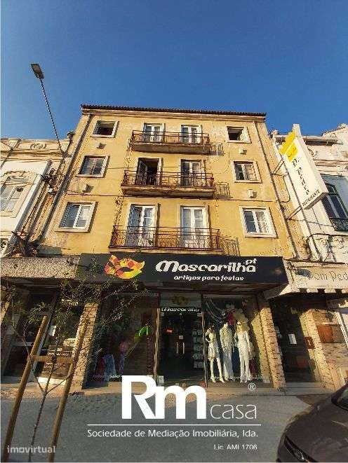 excelente prédio na Av. Emidio Navarro, junto ao Parque da Cidade-1