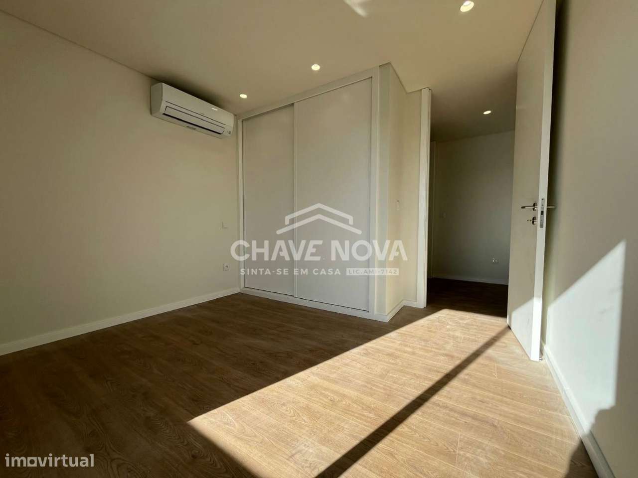 Apartamento T3 Novo Último Piso c/ Garagem Box em Coimbrões-11
