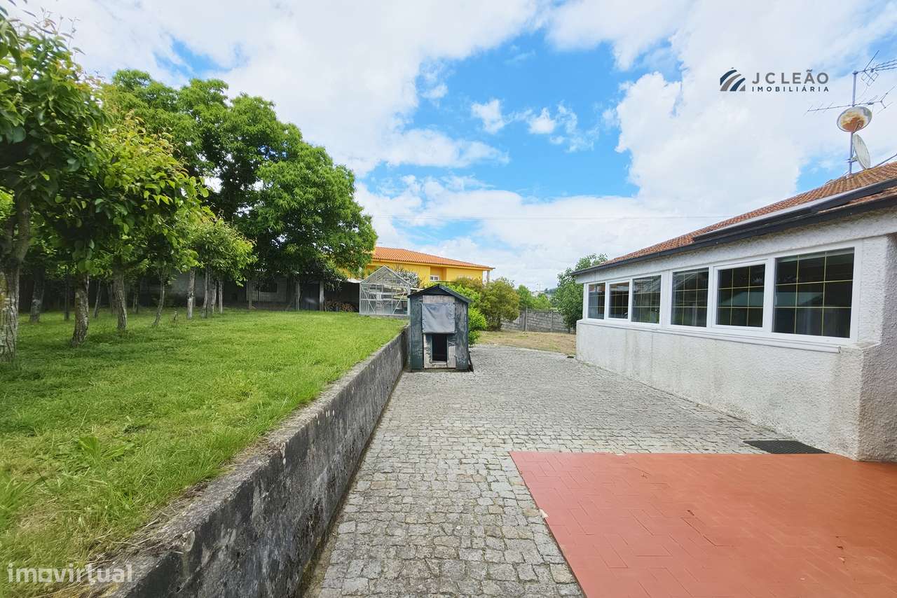 Quinta T4 com 3.670 m² de Terreno em Bitarães, Paredes-42