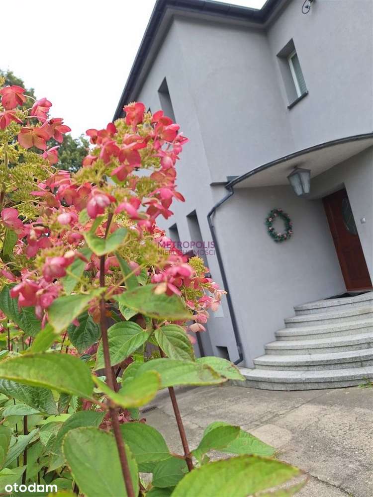 Dom w samym centrum miasta z wyposażeniem-0