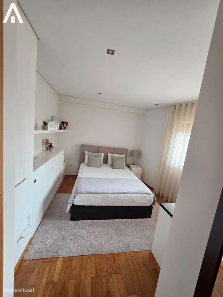 Cobertura T4 Duplex com terraços e duas garagens-12