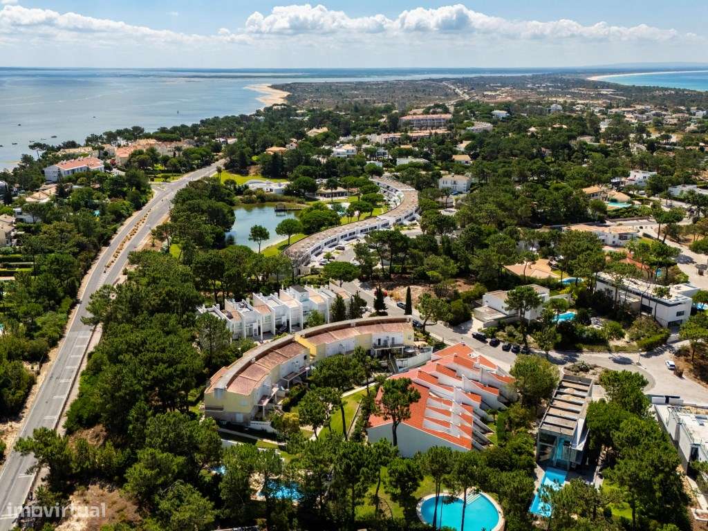 Moradia em Condomínio Fechado com Piscina e Terraço Privativo | A 1...-30