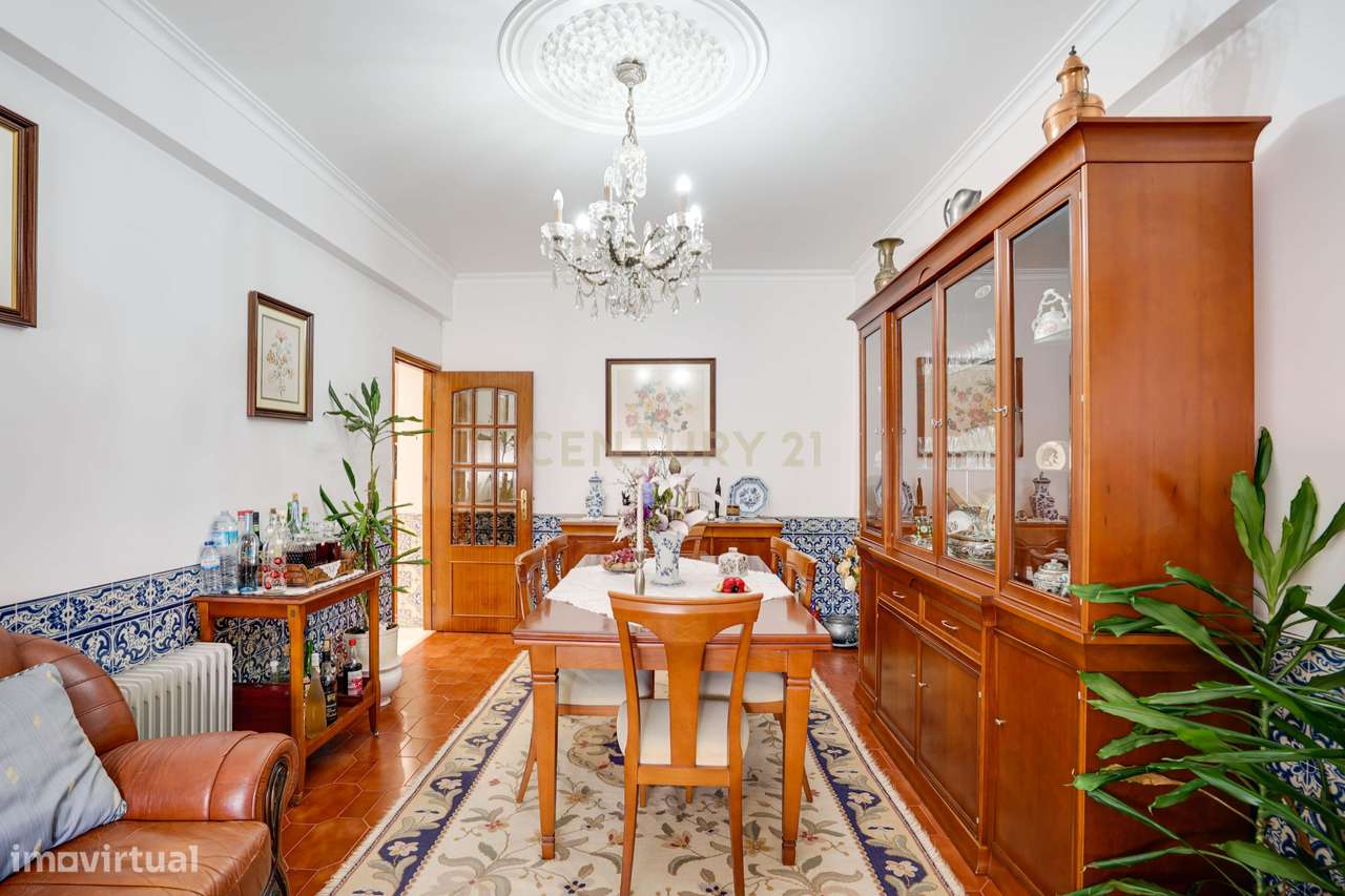 APARTAMENTO T3 COM GARAGEM E ARRECADAÇÃO - CASAL DO CHAPIM - ODIVELAS-7