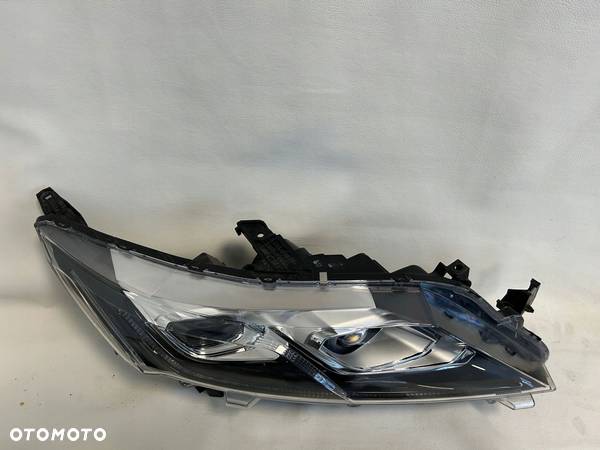 Mitsubishi Eclipse corss 18- lampa prawa przód LED - 2