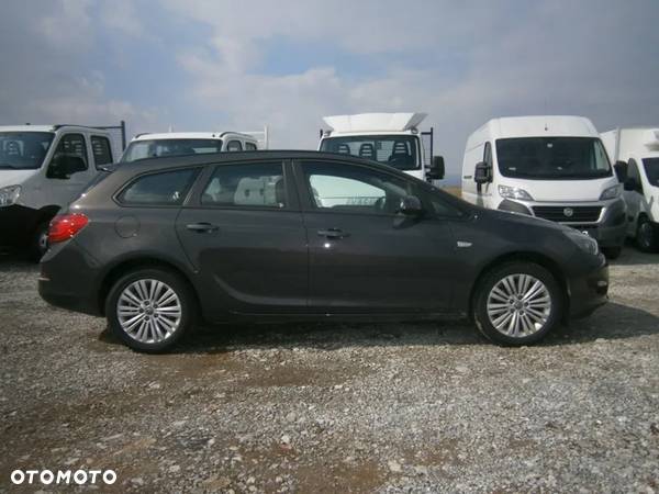 Opel Astra 1.6 D (CDTI) Sports Tourer Edition - 2