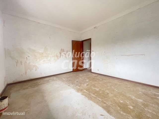 Moradia Isolada T4 para REMODELAR, com 2860m2 de Terreno!-23