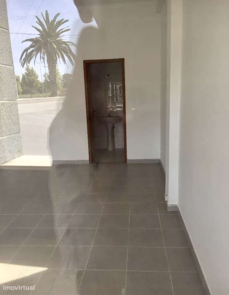 Espaço Comercial C/ Montra R/ch. - Grande imagem: 5/8