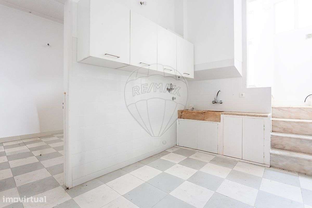 Moradia T6 para venda-8