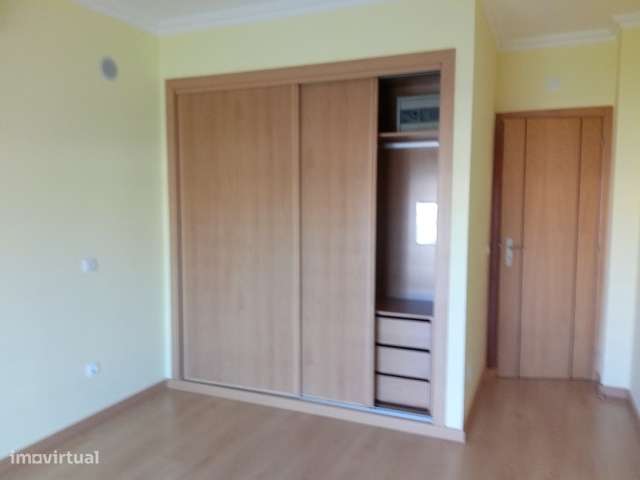 Apartamento t2+1 Duplex bem Localizado no Cartaxo-8
