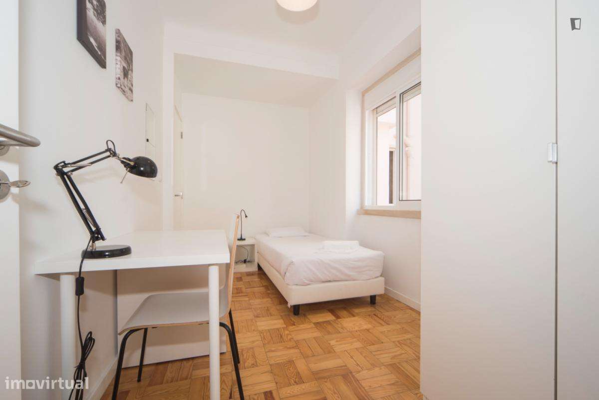 Quarto - localizado em Sete Rios Lisbon - Grande imagem: 4/7