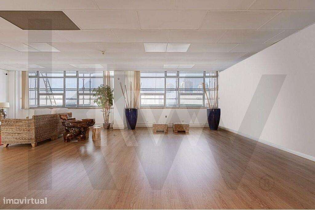 NAVE / ESCRITÓRIO DE AMPLOS E LUMINOSOS 700M2 NA AV. INFANTE D. HENRIQ - Grande imagem: 4/34