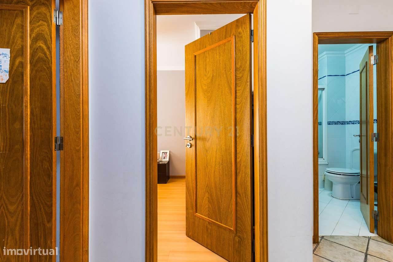 T2 na Nazaré com boas áreas e lugar de garagem-10