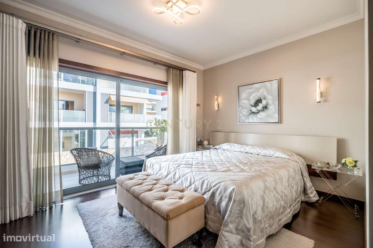 DUPLEX T2 DE CANTO COM AMPLAS VARANDAS E GARAGEM PERTO DA PRAIA!-32