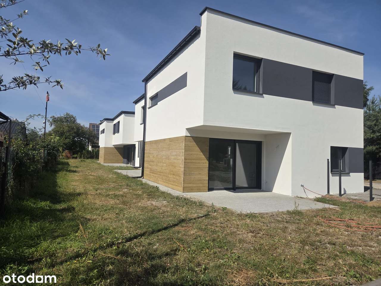 Dwupoziomowy apartament z dużym ogródkiem blisko centrum przy parku - Pełny obrazek: 1/8