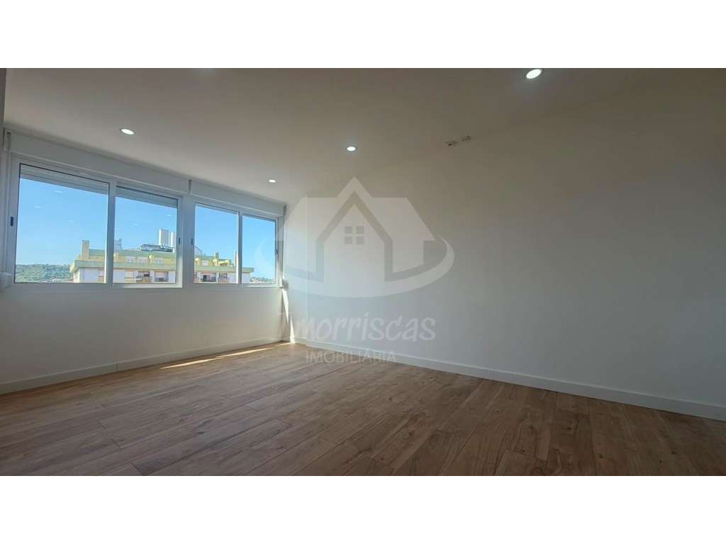T2+1 Totalmente Remodelado em Odivelas | Pronto a Habitar | Localiz...-10