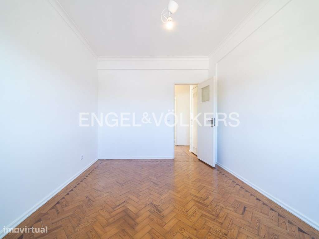 Luminoso apartamento com 4 quartos e varanda no Beato-21