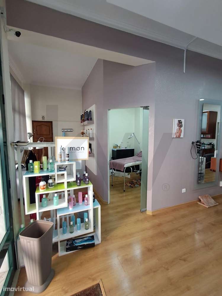 Cabeleireiro mobilado para trespasse em Mem Martins - Grande imagem: 3/17