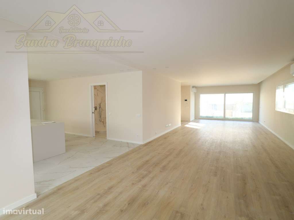 Moradia T5 (NOVA) com Piscina-14