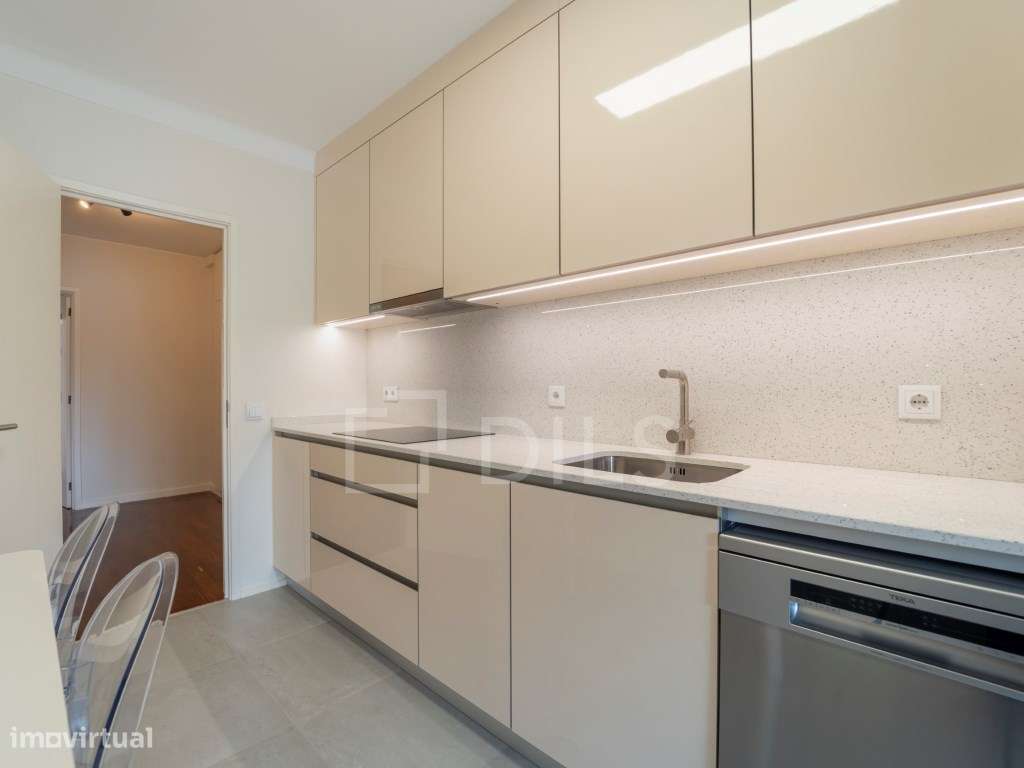 Apartamento T2 renovado para arrendar na Rua São João Bosco - Grande imagem: 5/28