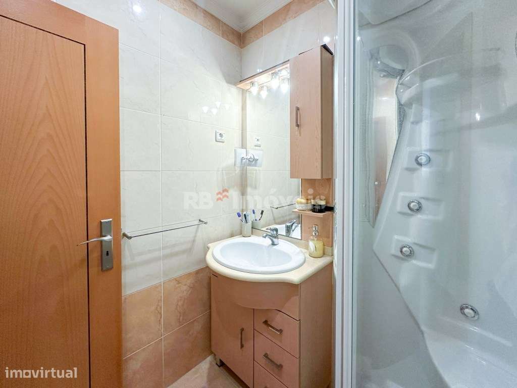 Apartamento T3 c/ Garagem, Sótão e 2 Varandas - Santarém-49