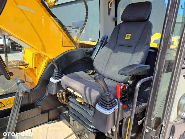 JCB JS 220 LC - 12