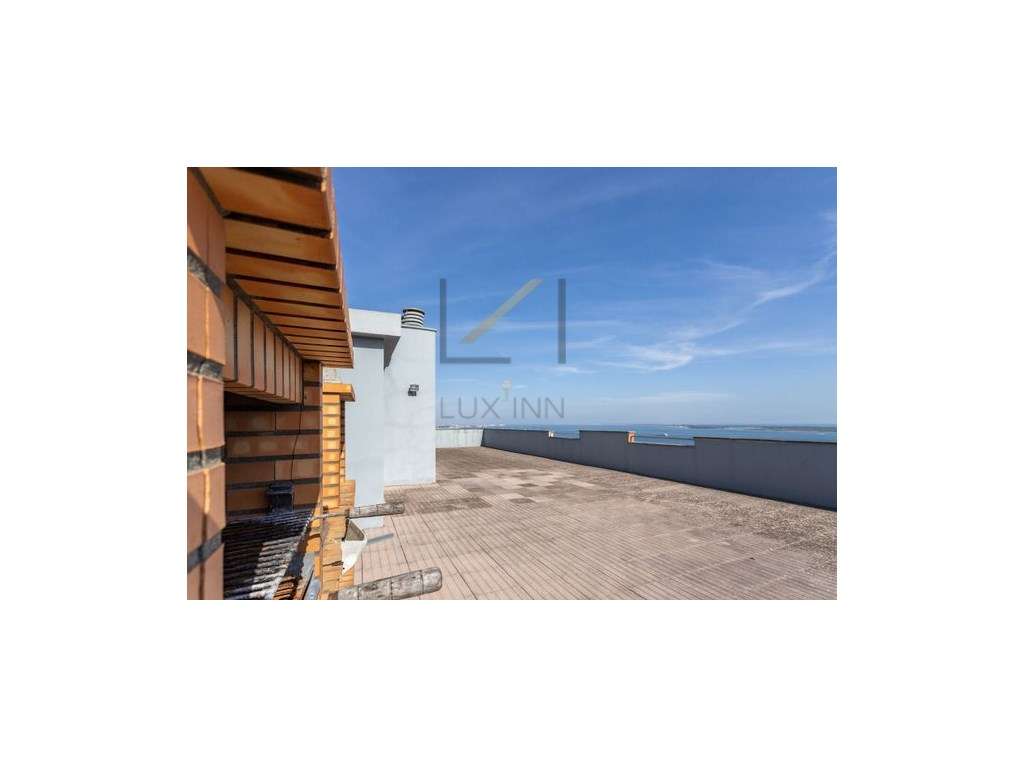 Apartamento T1, com varanda ampla e vista mar em Setúbal-27