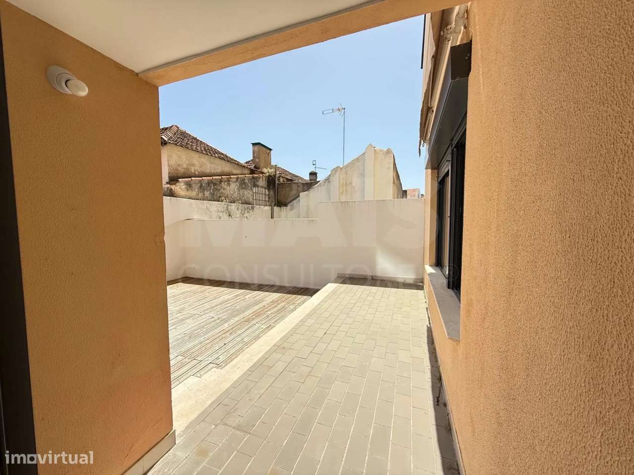 Apartamento T2 Semi-Novo | Terraço | Garagem | Bombarral-23