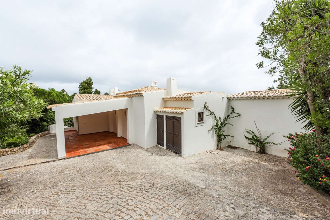 Villa com frente ao golfe e vista para o mar e piscina privada no Sant-37