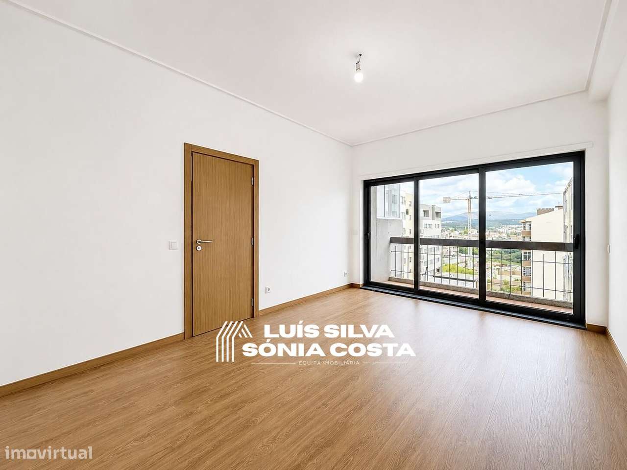 Apartamento T3 Completamente Remodelado | Elevador | Varandas |...-11