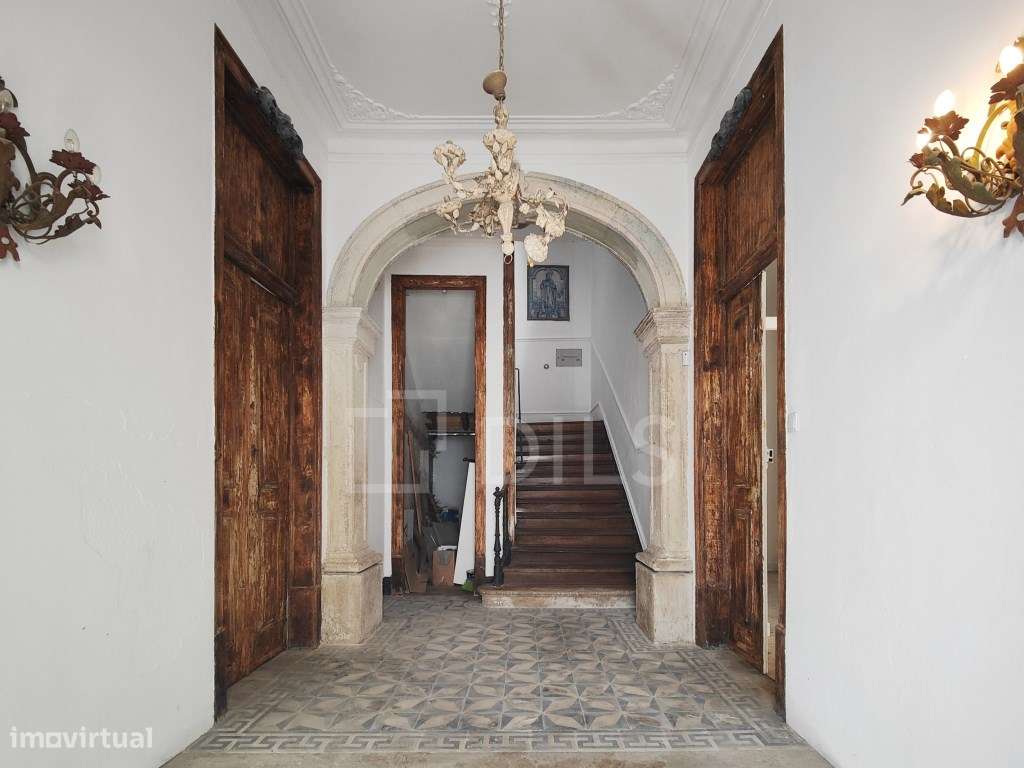 Prédio com projeto e licença a pagamento para reabilitar no Intende... - Grande imagem: 2/23