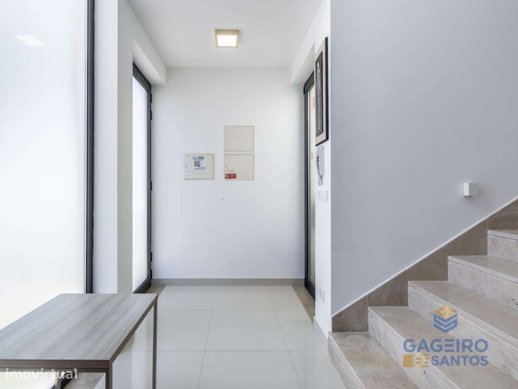Moderna moradia T3 com piscina privativa-7