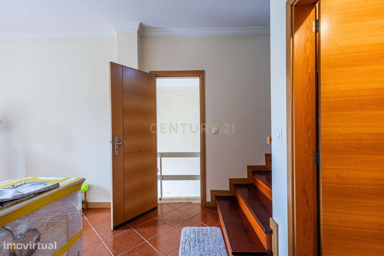 Moradia V4 + Moradia para Restauro + 1000 m² de terreno em Tabuado, Ma-12