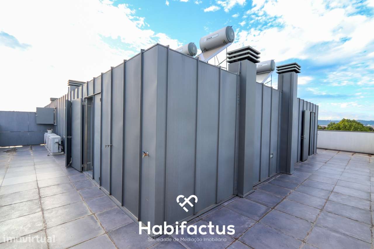 Apartamento T3+2 com Varandas e Terraço em Viseu-32