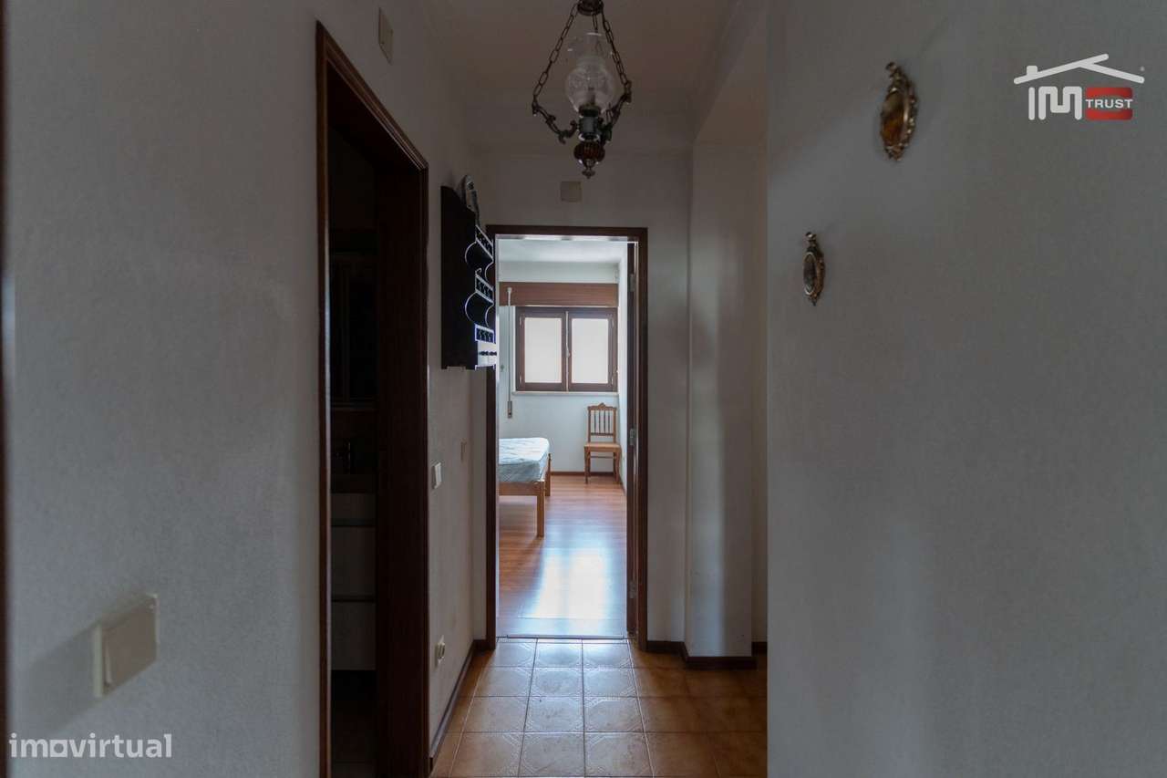 APARTAMENTO T2 COM ELEVADOR E PARQUEAMENTO NA CAVE VISTA MAR LATERA... - Grande imagem: 5/22