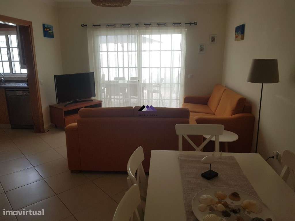 Moradia T3+1 com Estacionamento, Logradouro e Sótão-16