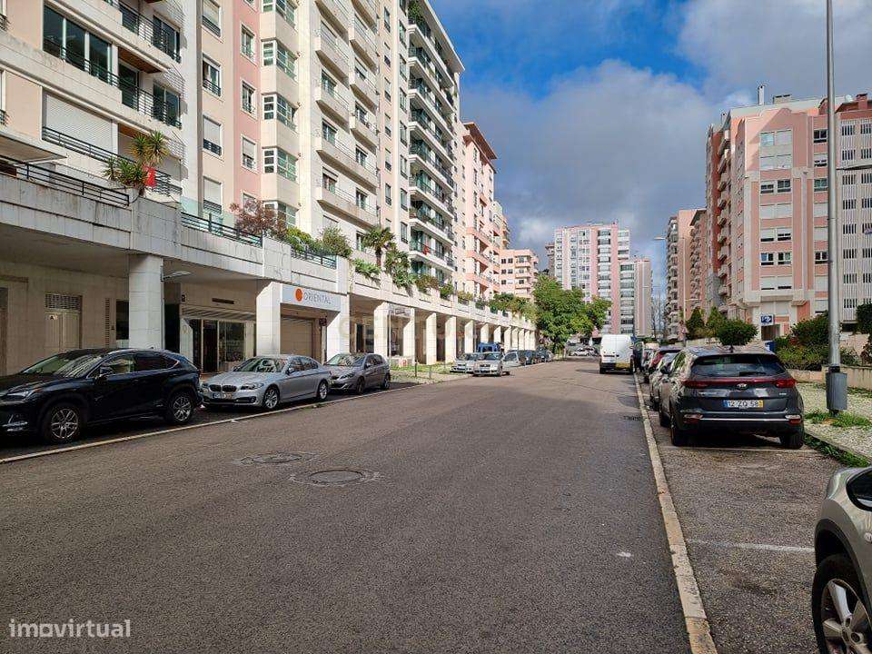 Duas lojas Parque dos Príncipes - Telheiras com boa rentabilidade - Grande imagem: 3/4