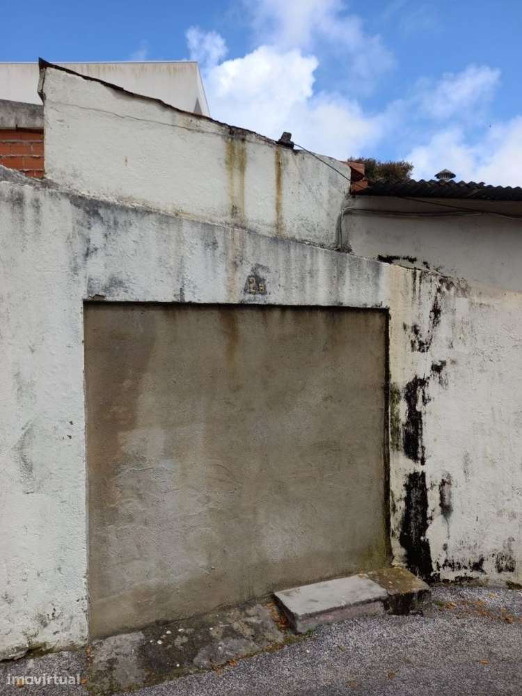 Prédio - Edifício de moradia T4, mais 3 Div. Susc. Utilz. Independente-8