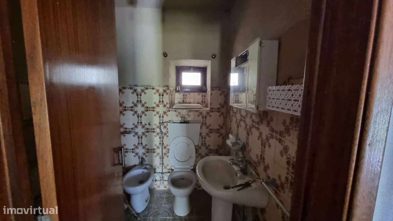 2 Moradias para remodelar com logradouro - Carvalhal Benfeito-22