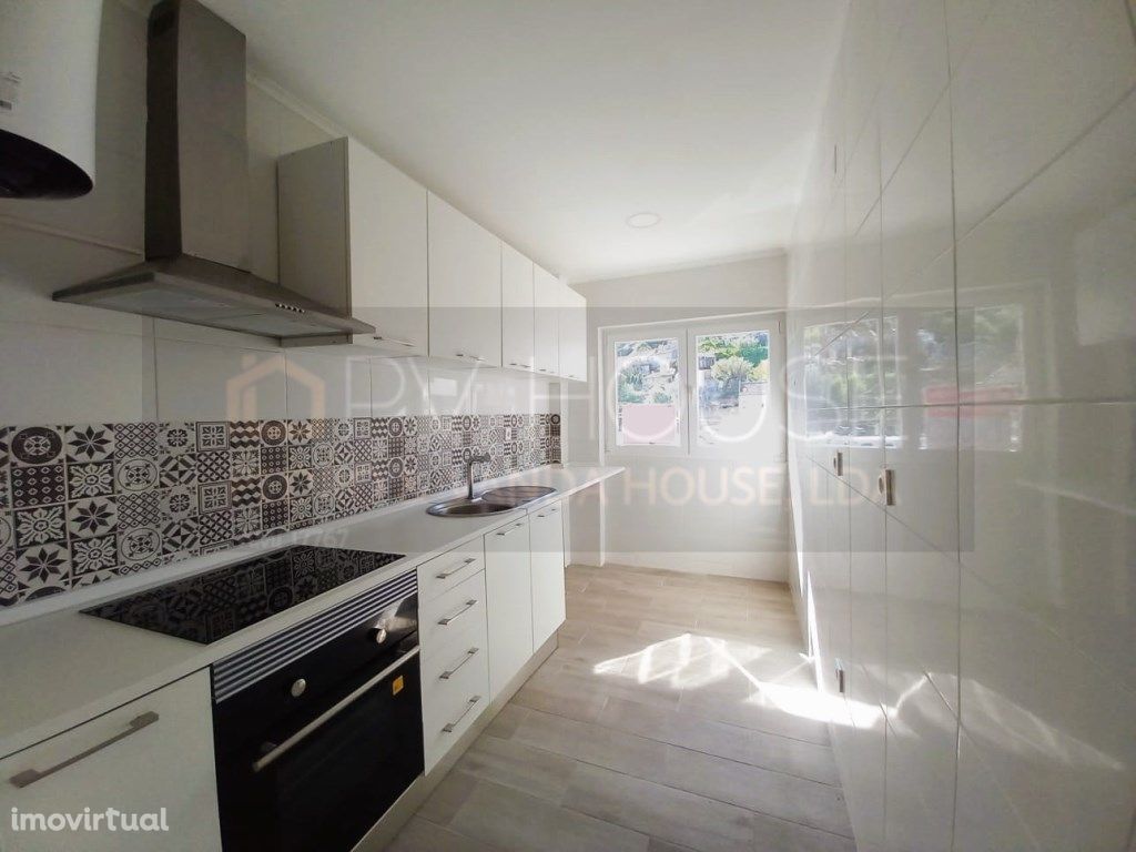 Apartamento T2 REMODELADO em Carenque...