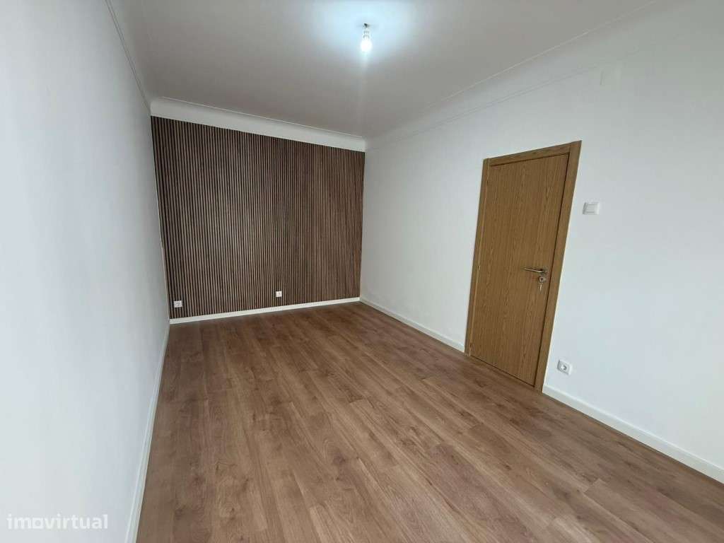 Apartamento T2 totalmente remodelado, com excelente área exterior -...-9