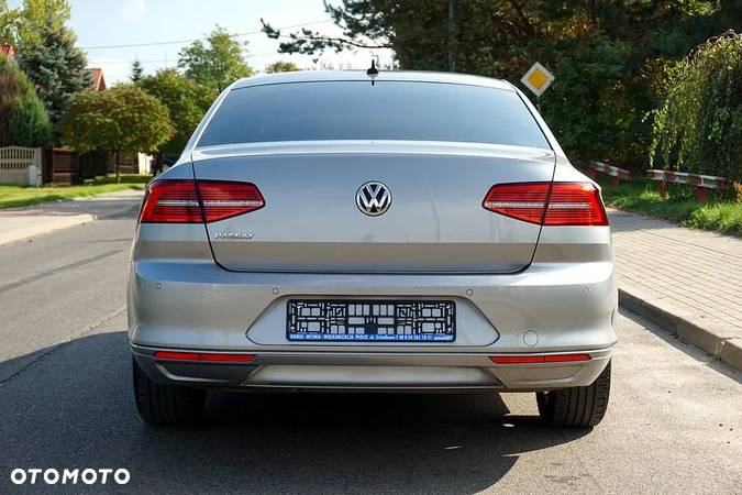 Volkswagen Passat 2.0 TDI SCR Comfortline - 18