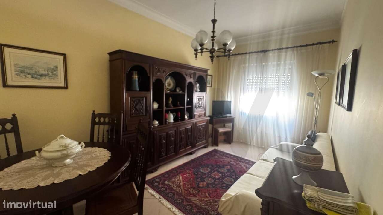 T2 em Queluz: 1º Andar a 1 Minuto do Comboio – Estimado e com Localiza - Grande imagem: 3/16