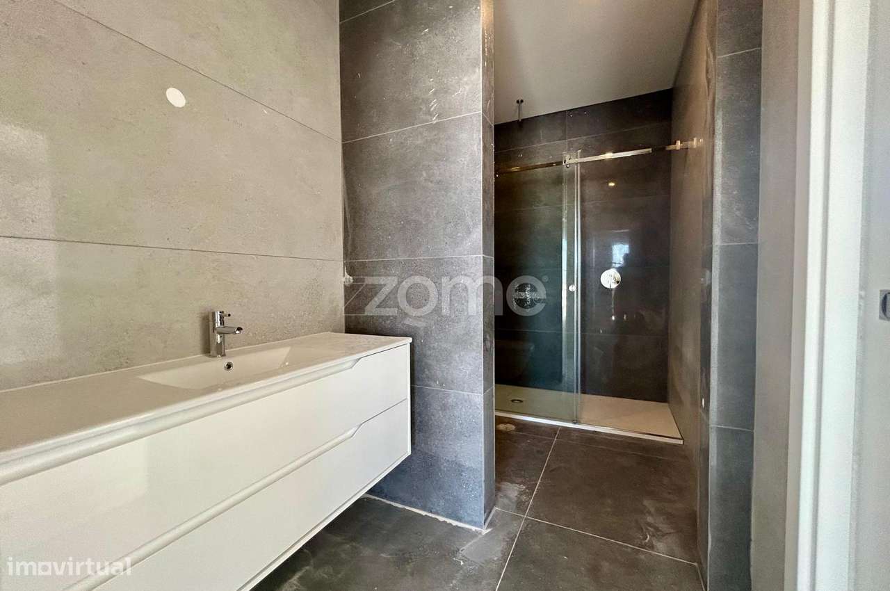 Moradia T4 com piscina, suíte e garagem em Azeitão-28