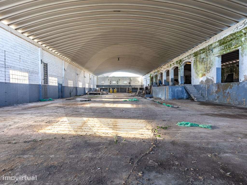 Conjunto de Armazéns Comerciais em Alcanena e 3 pequenas moradias - Grande imagem: 3/9