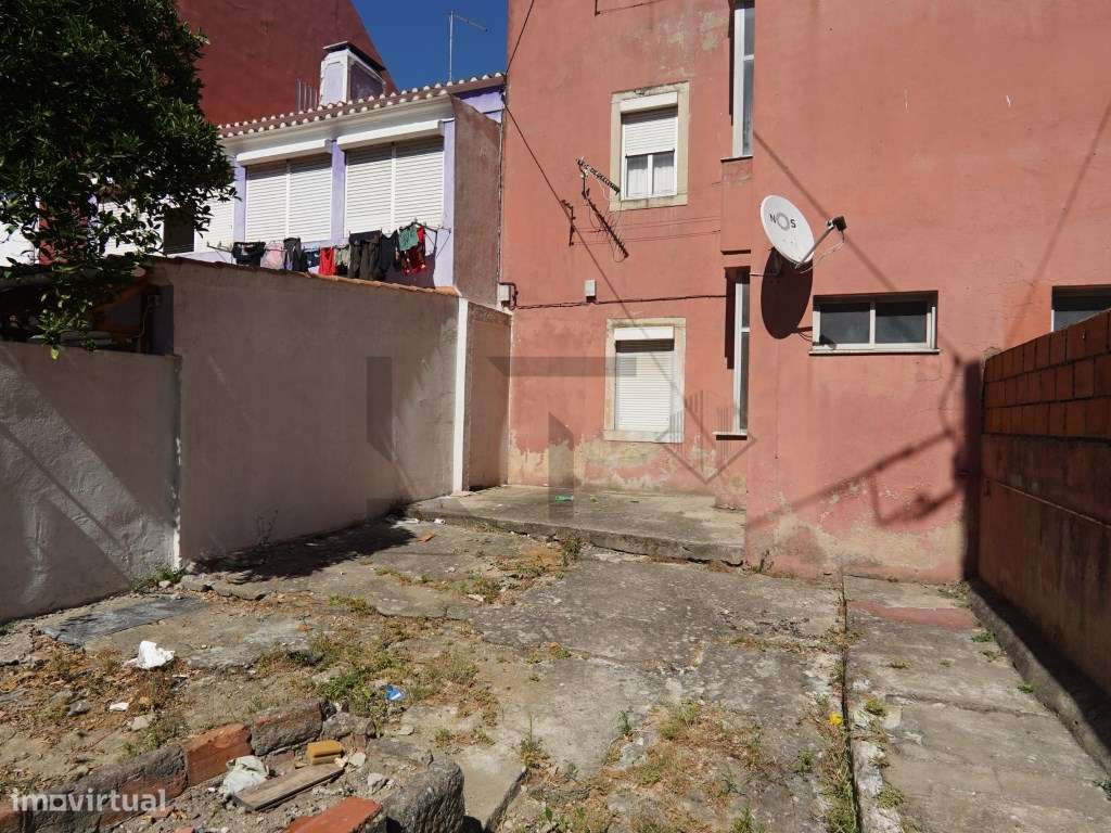 Prédio com 6 Apartamentos para Reabilitação em Marvila, Lisboa-23