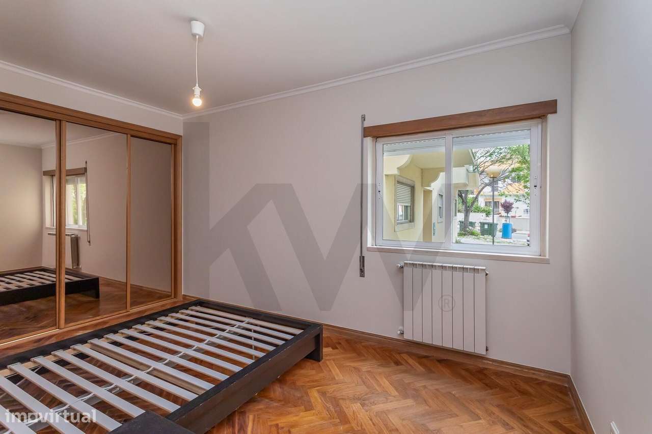 Apartamento T2 Espaçoso com Garagem e Arrecadação – Quinta das Amoreir-17