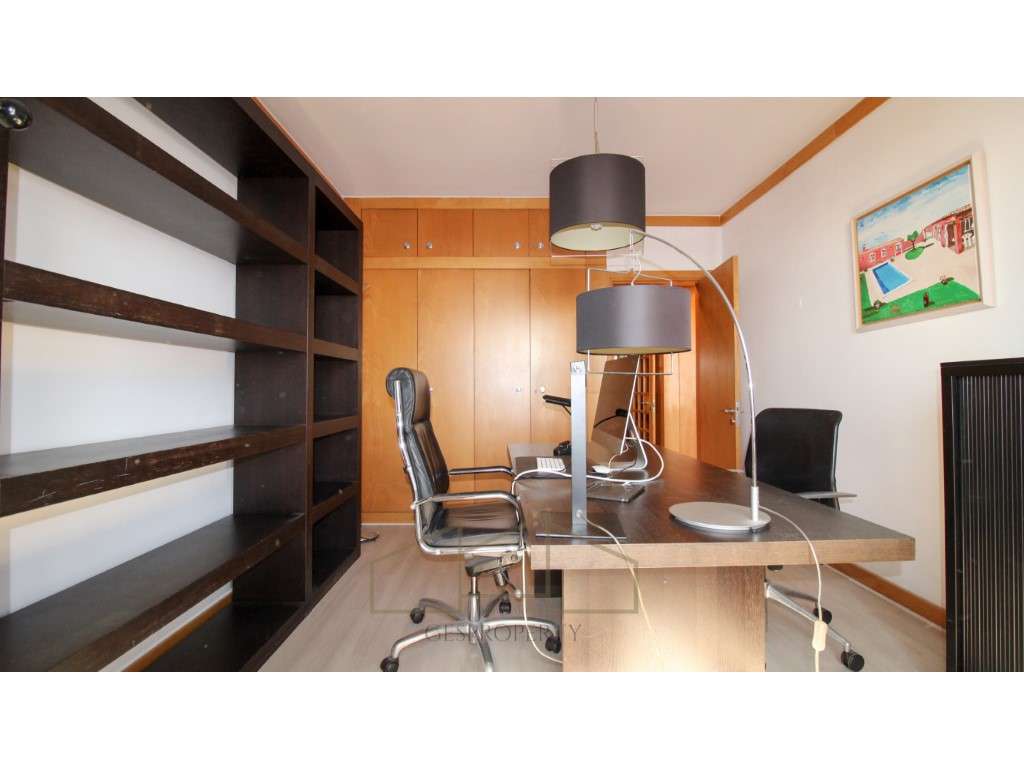 Apartamento T4 nas Torres das Amoreiras-23