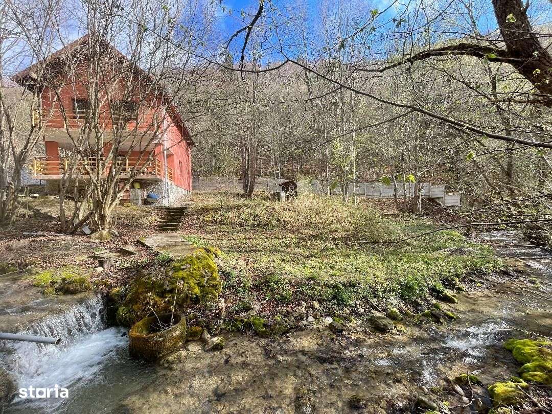 Casa de vacanta la 3 km de Lacul Iezer - Imagine principală: 2/16