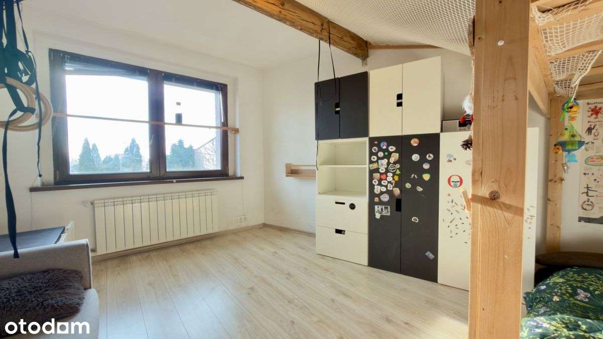 Funkcjonalny i przestronny dom z dużym ogrodem!!!-9